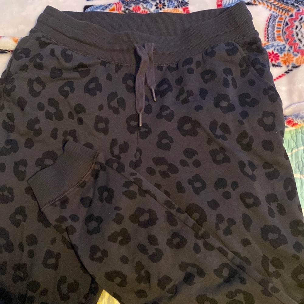 women’s cheetah print joggers